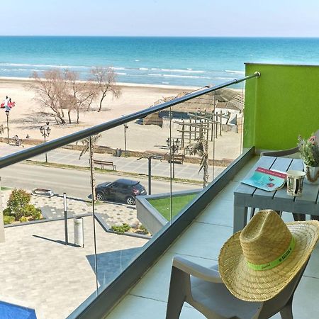 Glamour Red Apartment 22 In Spa Pool Resort Mamaia Eksteriør bilde