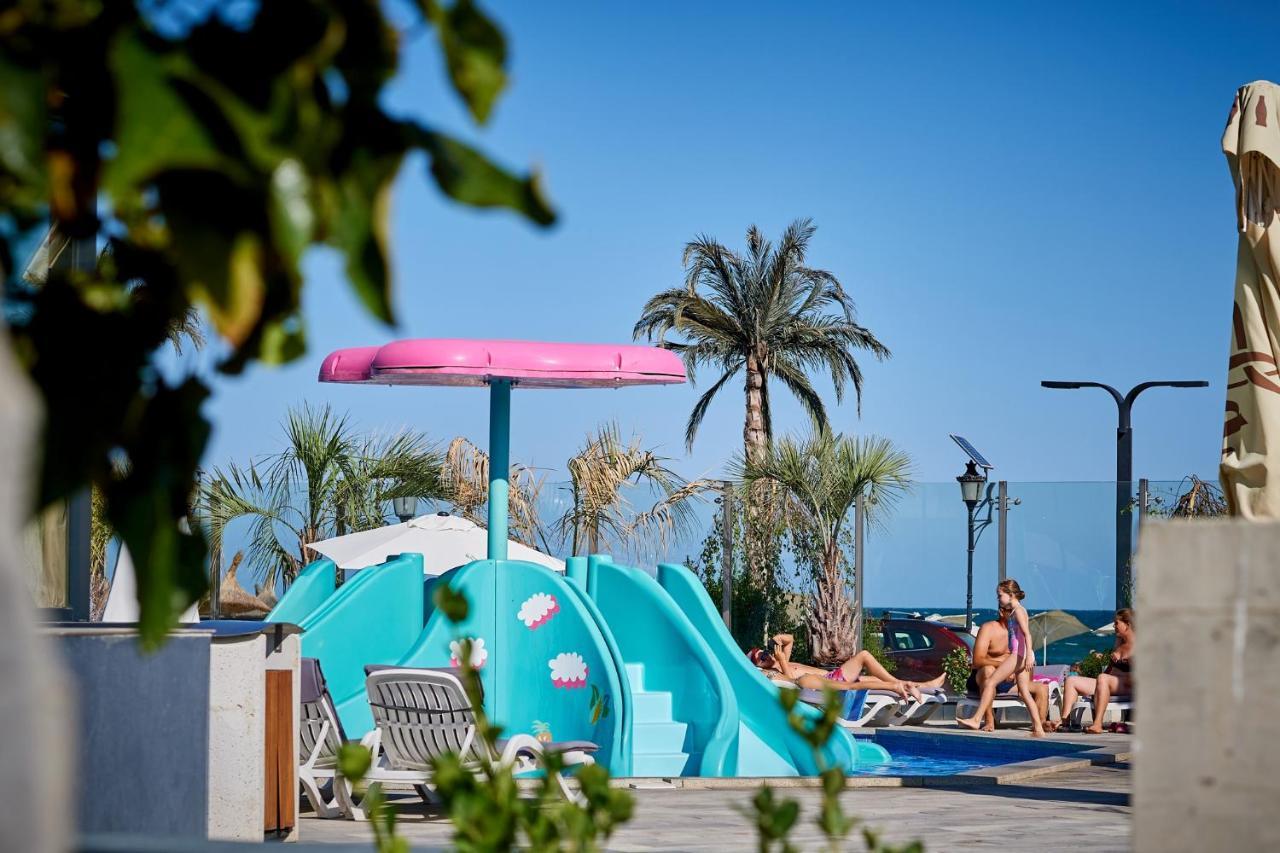 Glamour Red Apartment 22 In Spa Pool Resort Mamaia Eksteriør bilde
