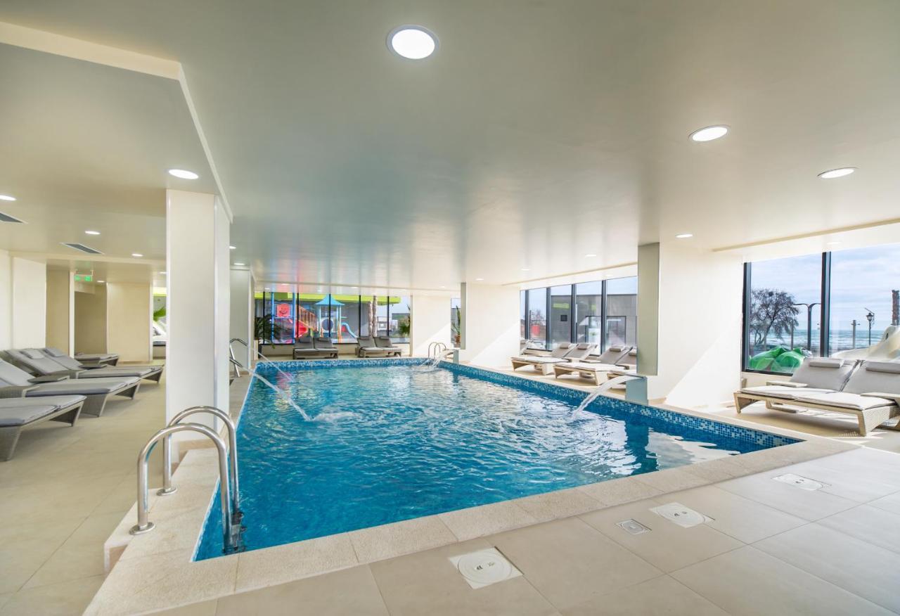 Glamour Red Apartment 22 In Spa Pool Resort Mamaia Eksteriør bilde