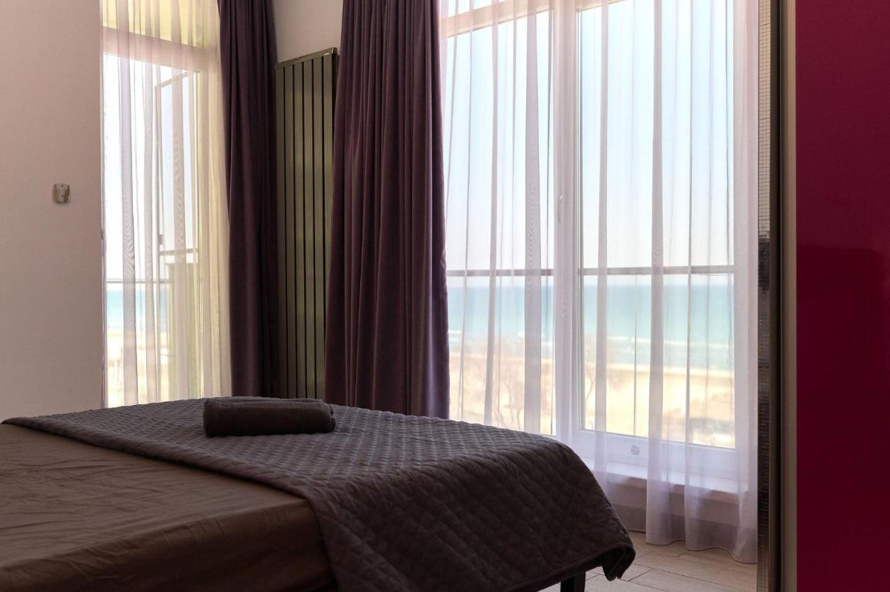Glamour Red Apartment 22 In Spa Pool Resort Mamaia Eksteriør bilde