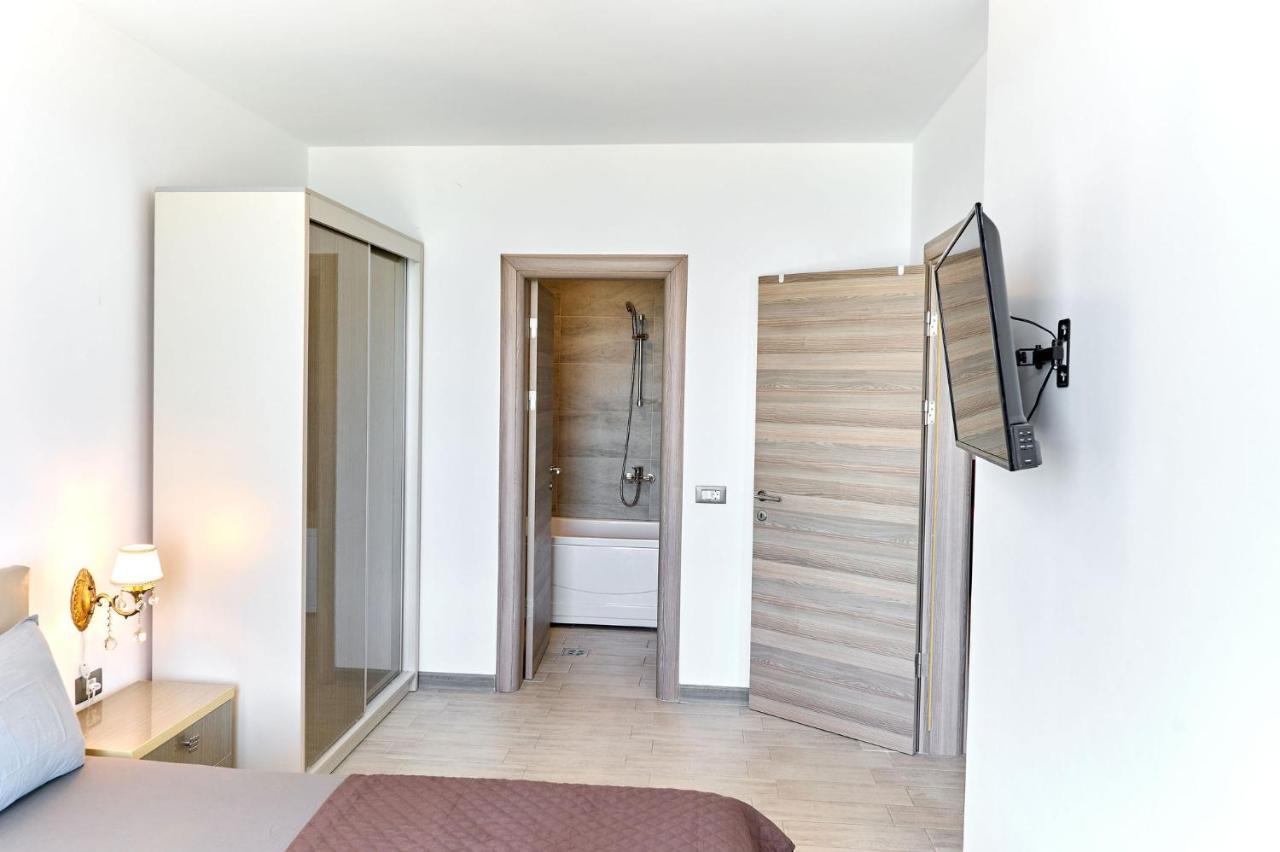 Glamour Red Apartment 22 In Spa Pool Resort Mamaia Eksteriør bilde