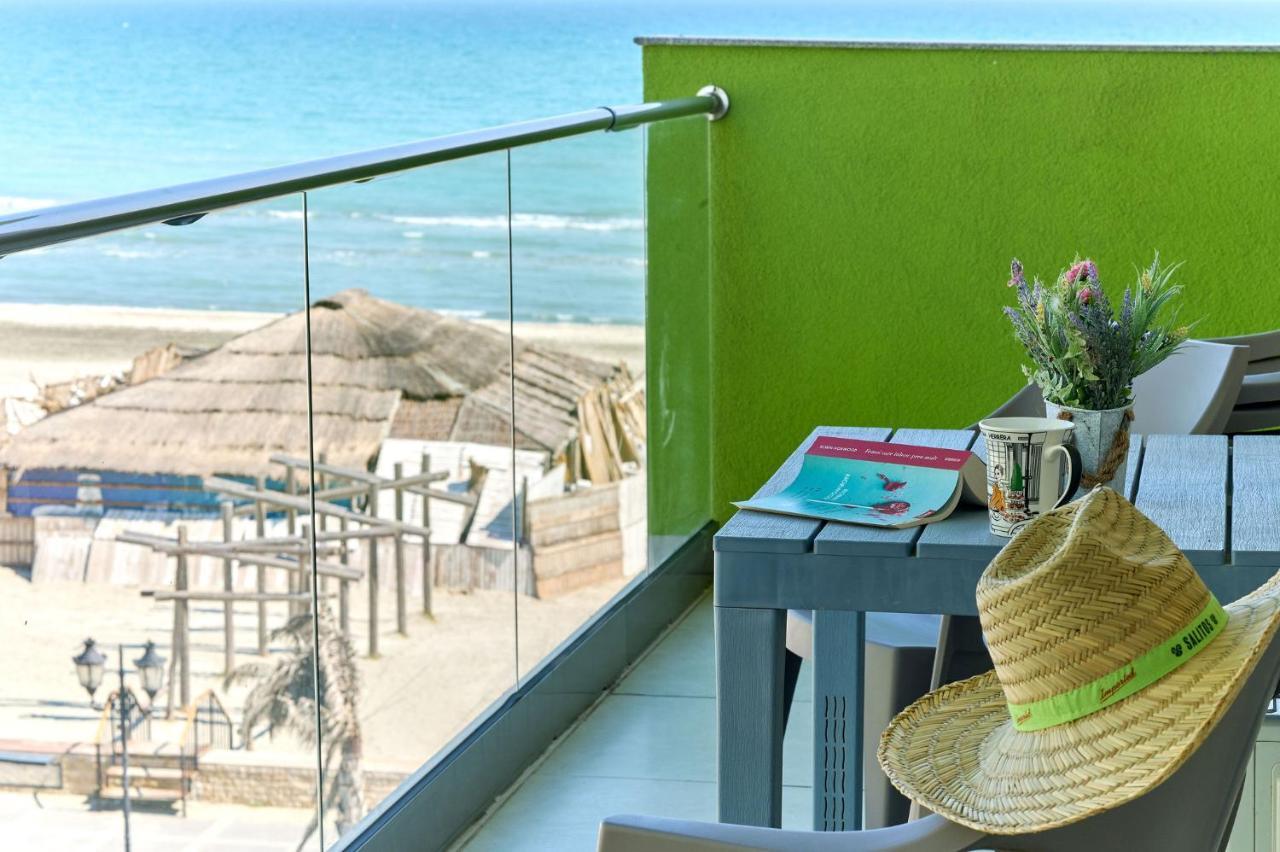 Glamour Red Apartment 22 In Spa Pool Resort Mamaia Eksteriør bilde