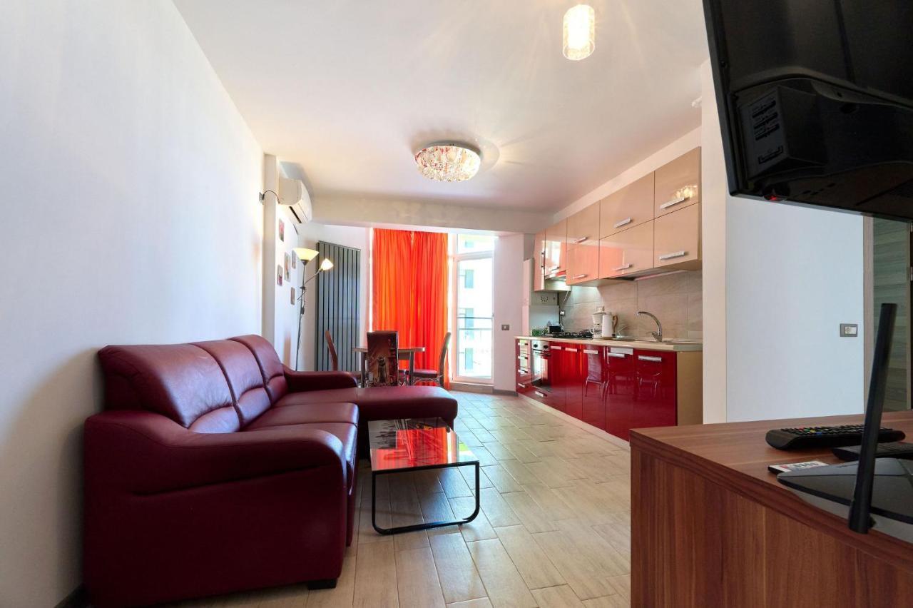 Glamour Red Apartment 22 In Spa Pool Resort Mamaia Eksteriør bilde