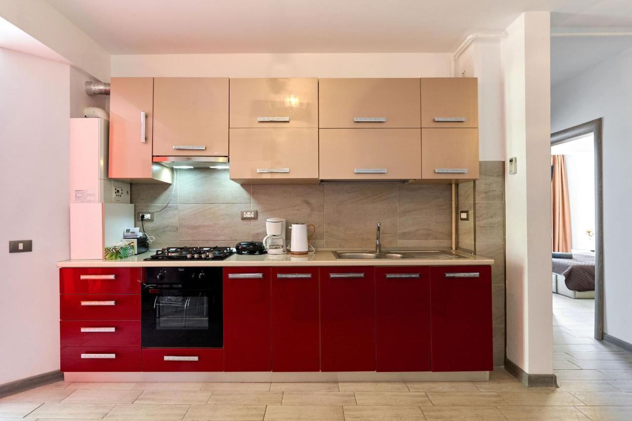 Glamour Red Apartment 22 In Spa Pool Resort Mamaia Eksteriør bilde
