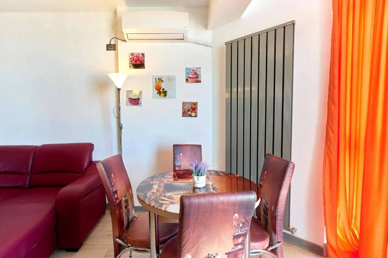 Glamour Red Apartment 22 In Spa Pool Resort Mamaia Eksteriør bilde